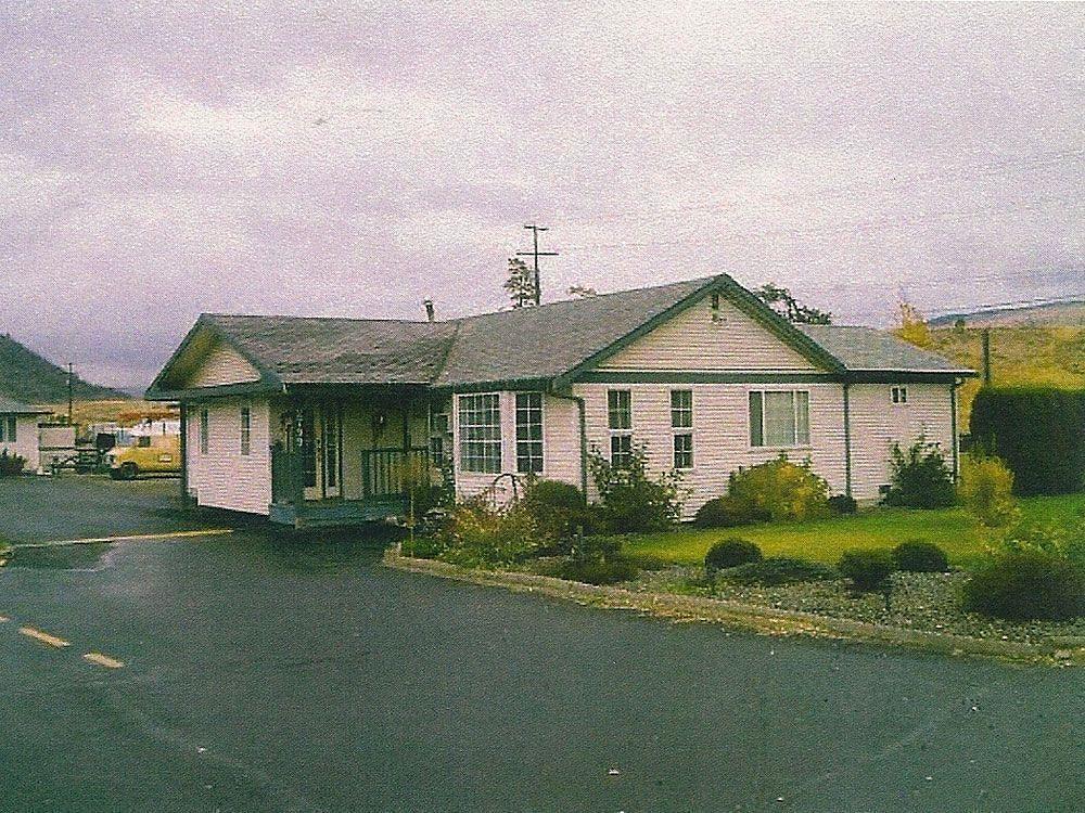 Road Runner Motel Merritt Exterior photo