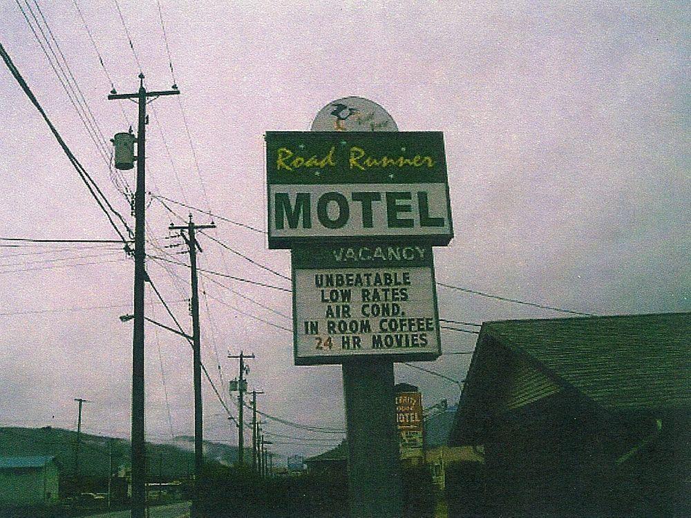 Road Runner Motel Merritt Exterior photo