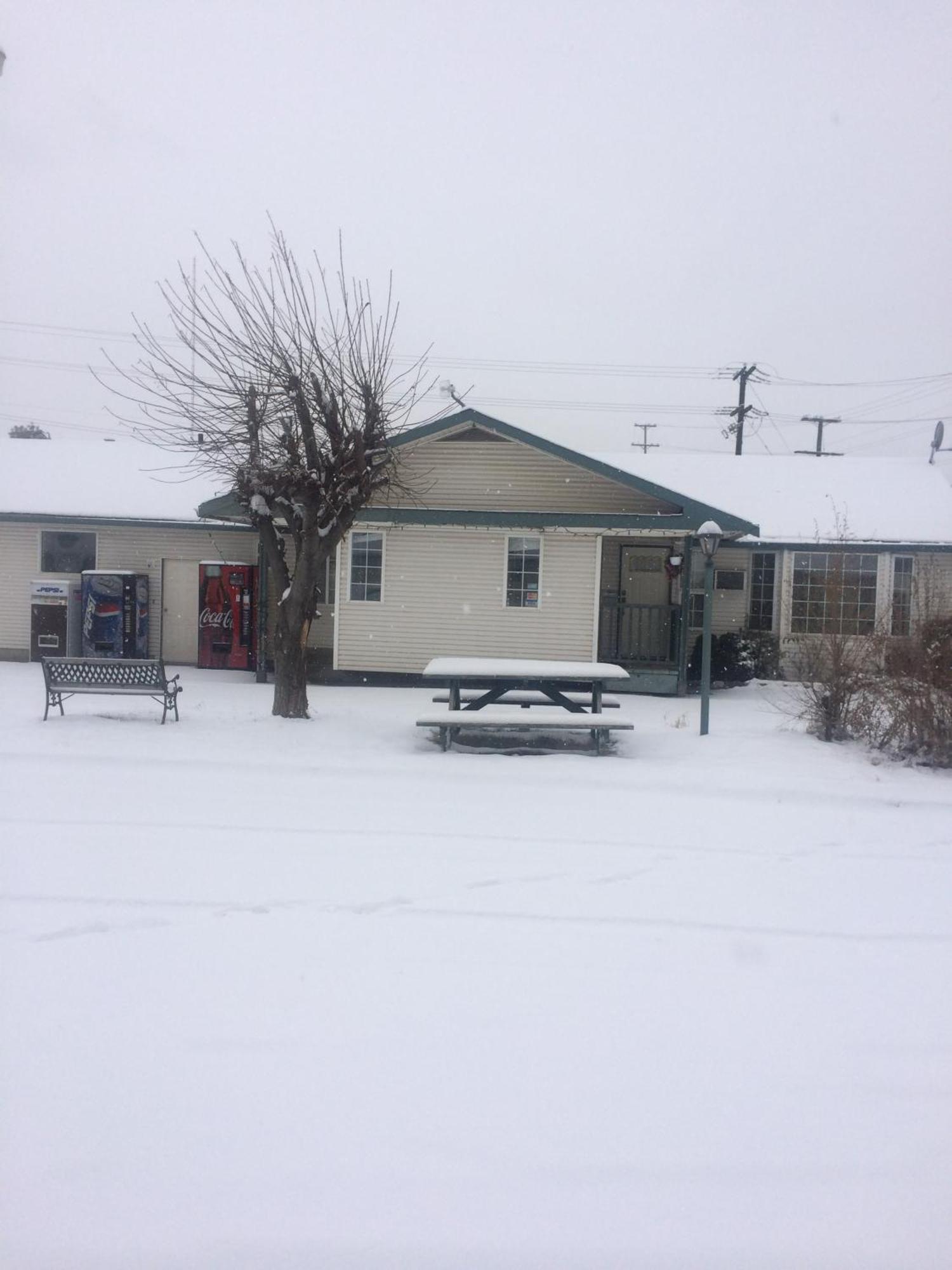 Road Runner Motel Merritt Exterior photo