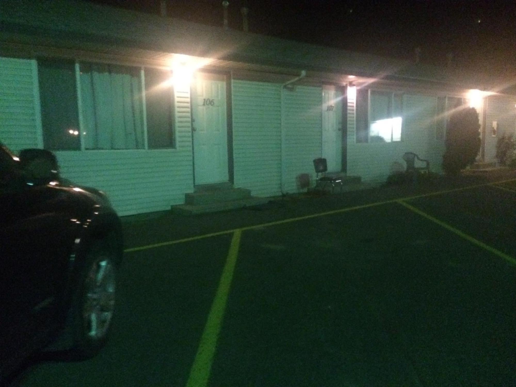 Road Runner Motel Merritt Exterior photo